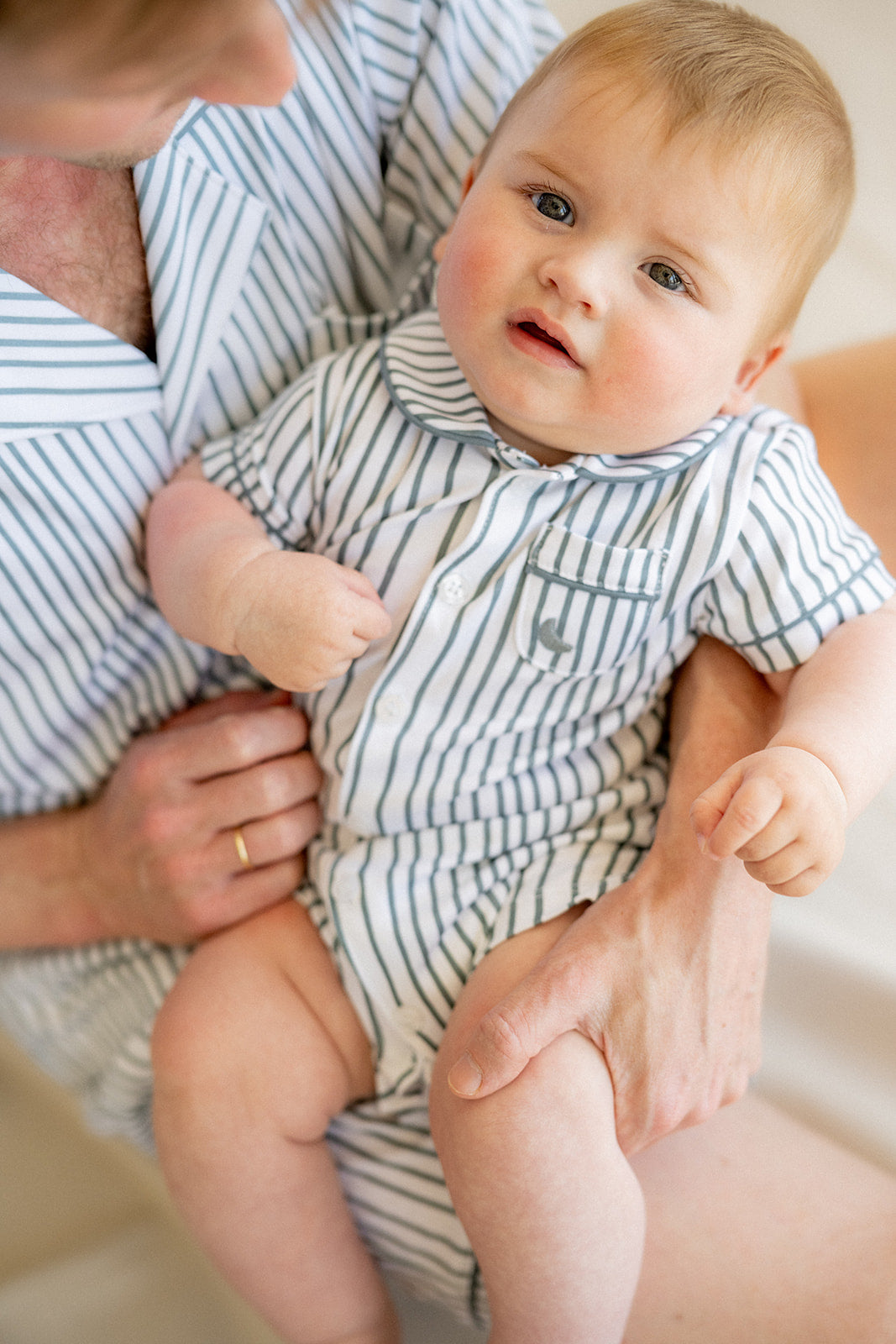 Pyjama bébé court à rayures bleu foncé
