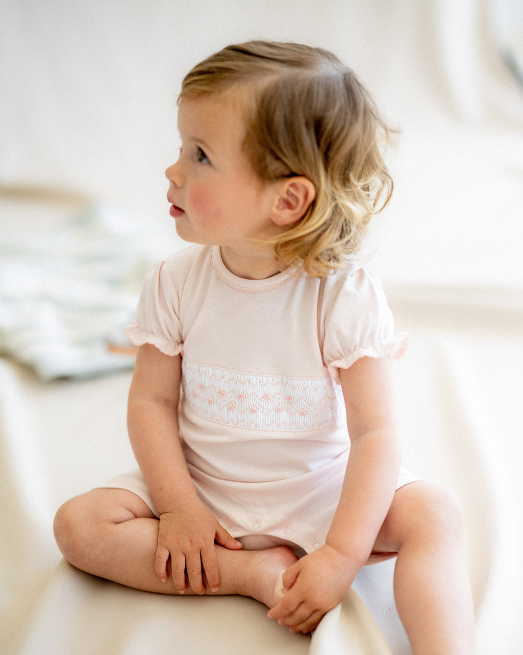 Pyjama bébé court à smocks roses