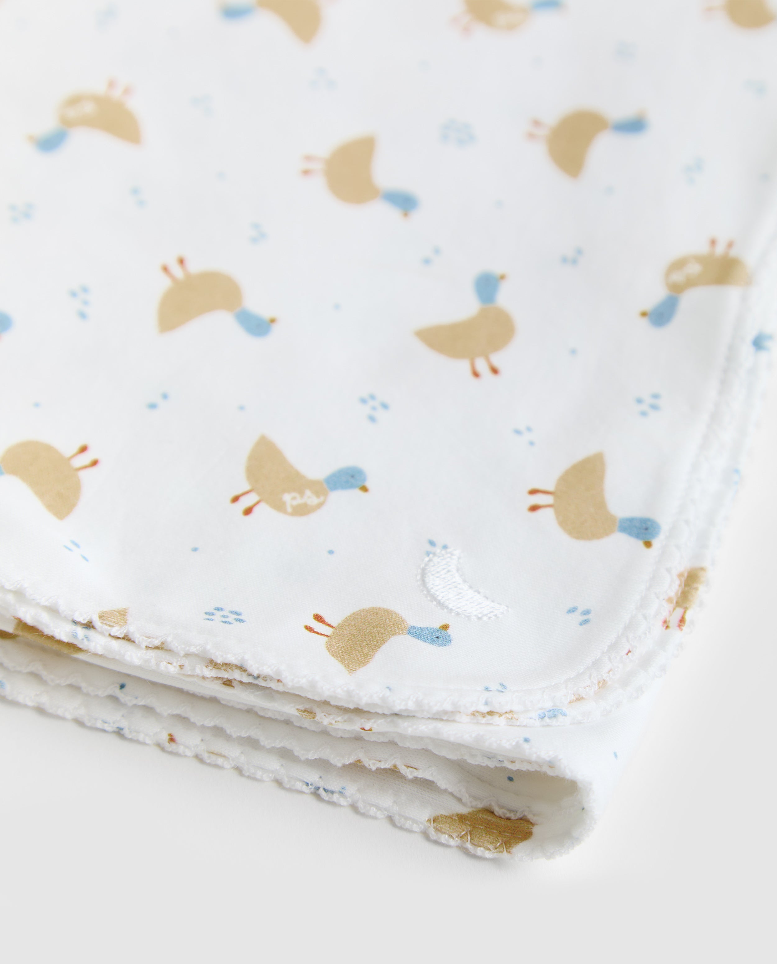 Emmailloter les bébés canards