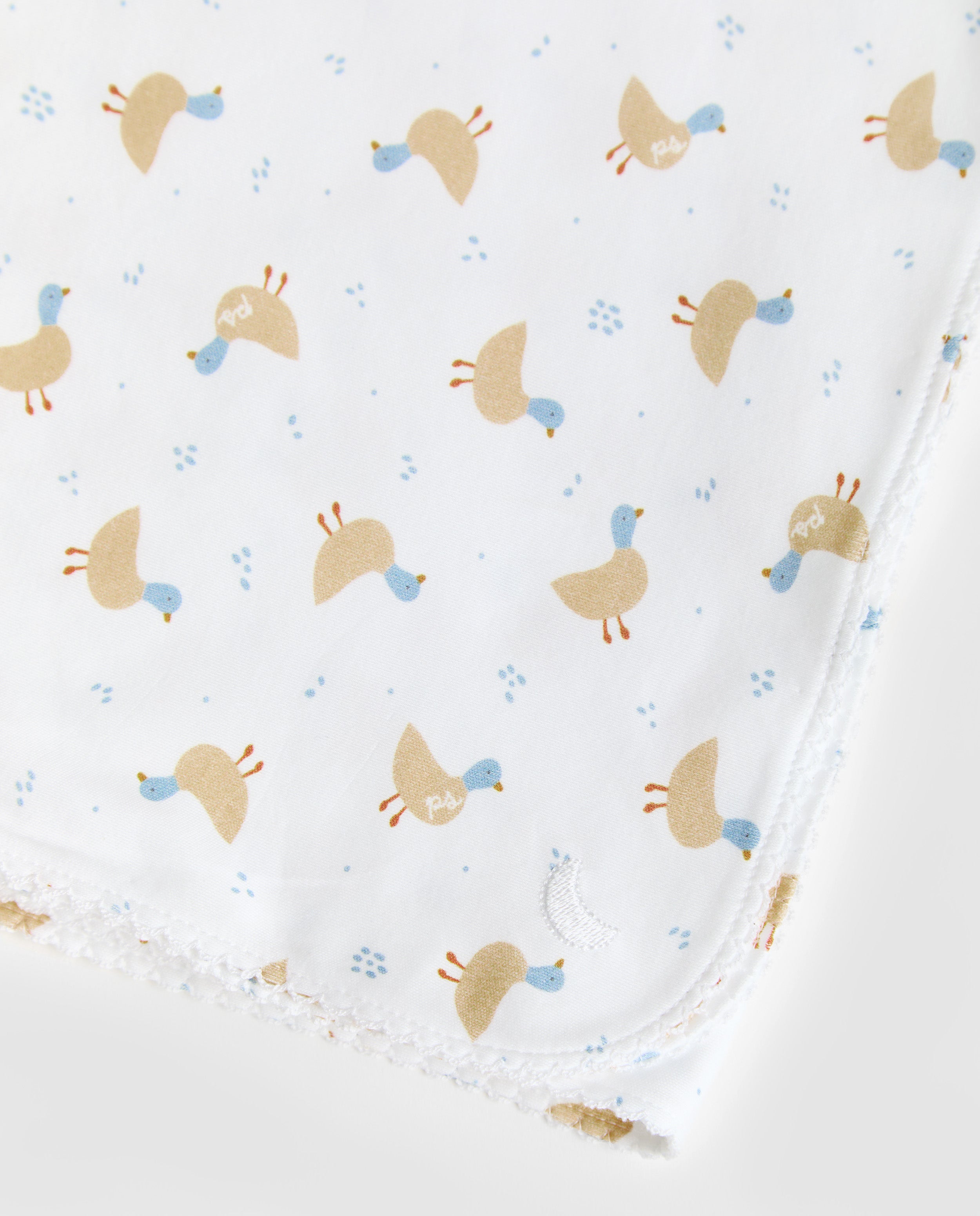 Emmailloter les bébés canards