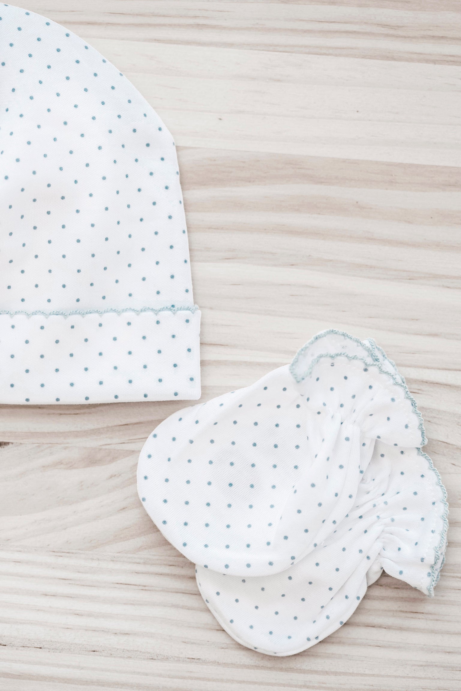 Pack Gorrito y Manoplas - Puntos Azules