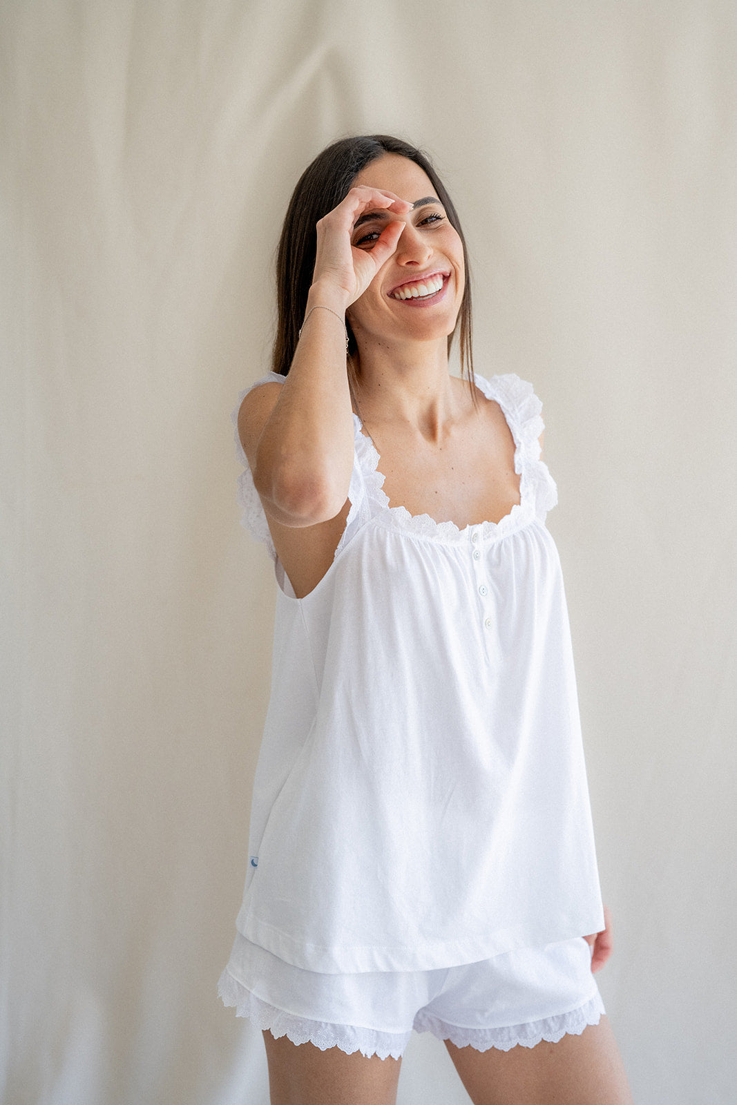 Pyjama femme à bandes blanches brodées
