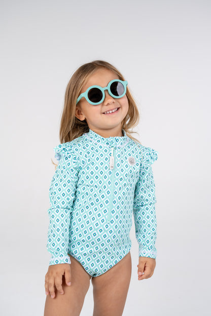Long-sleeved girl&