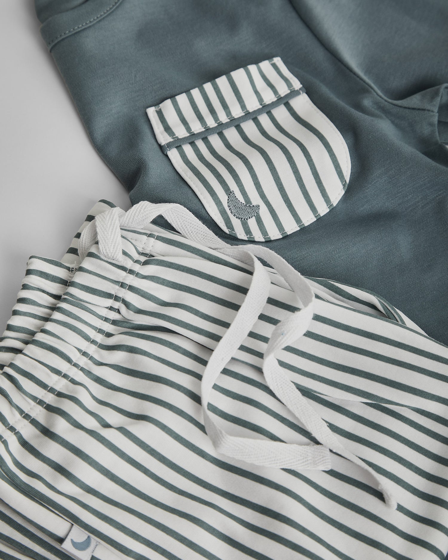 Pyjama rayé bleu foncé pour enfant